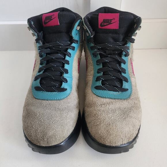 Nike Hoodland Suede Hiking Boot Particle Grey Bright Magenta Mens 9/ Womens 10.5 - Picture 2 of 11
